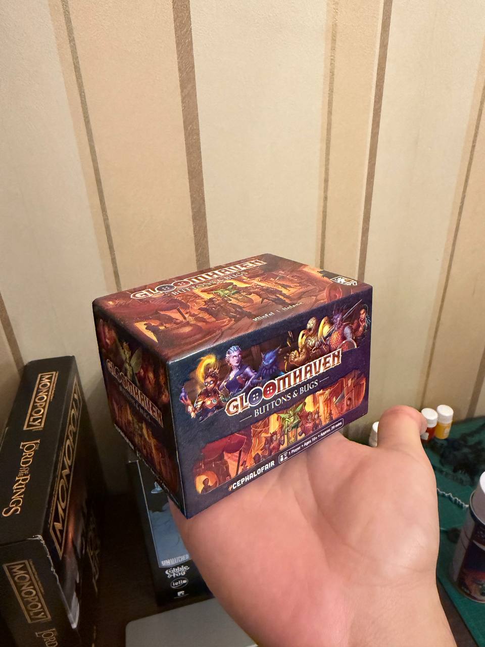 گلوم‌هاون: باتنز و باگز Gloomhaven: Buttons & Bugs اورجینال